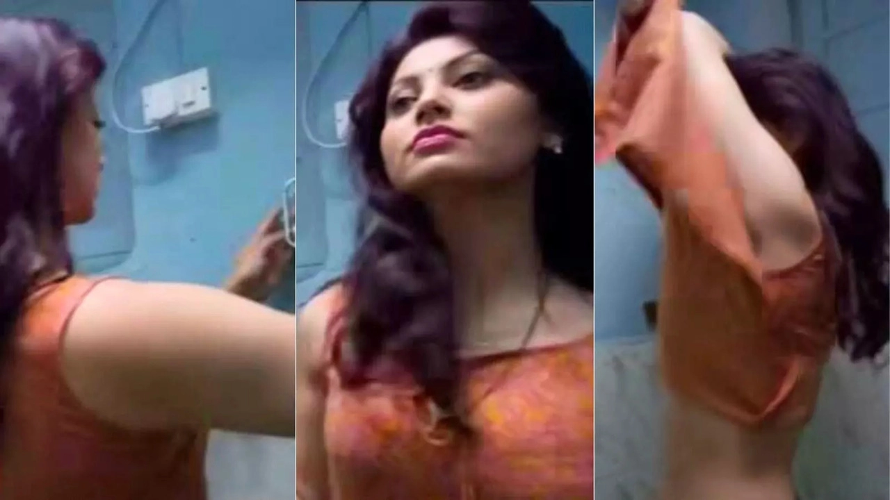 ++XX [Full Video] Urvashi Rautela's Private Bathroom